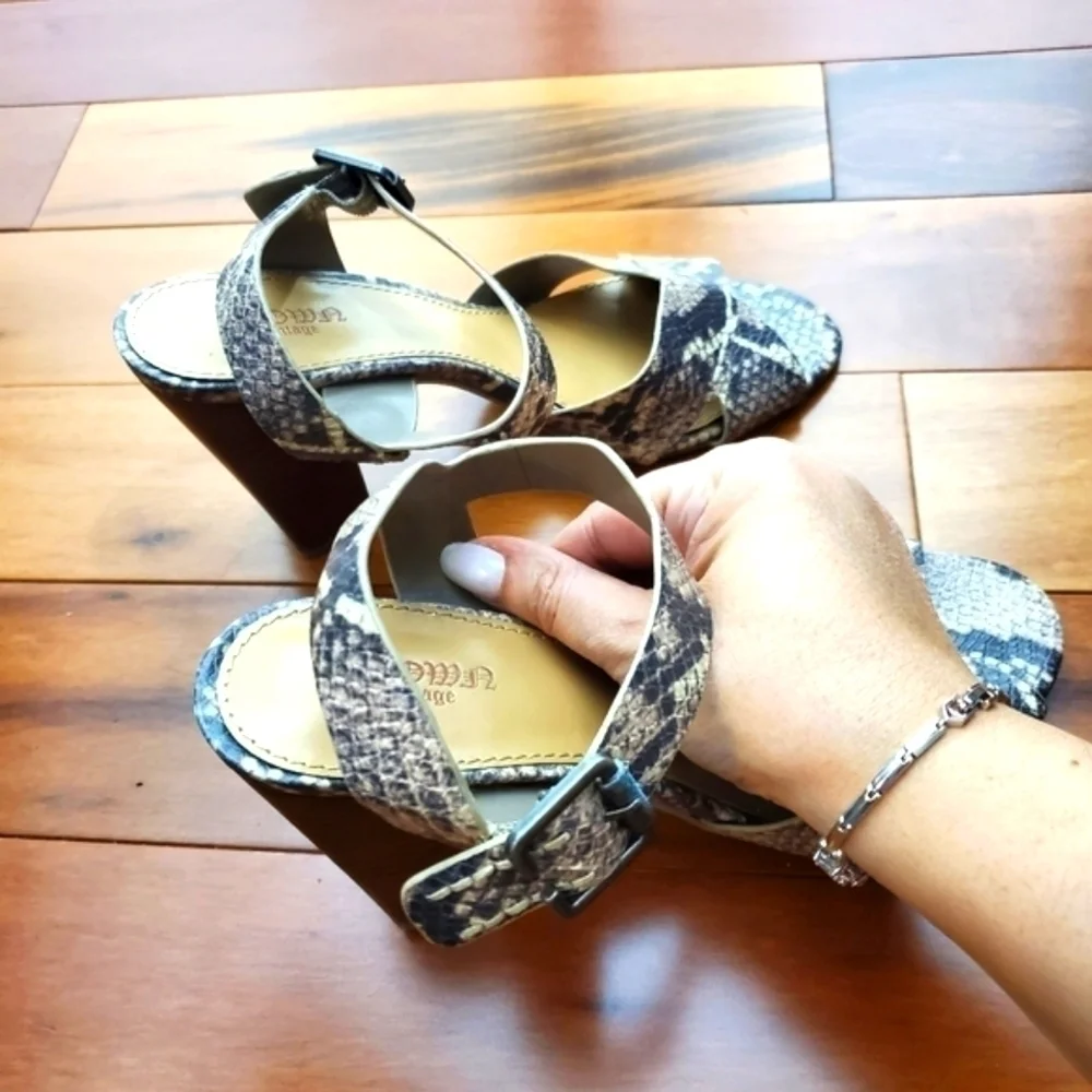 Crown Vintage snake skin Black And White Chunky sandals Size 7.5 - Picture 9 of 11